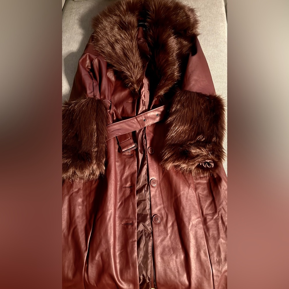 Elegant Fur-Trimmed Women's Coat